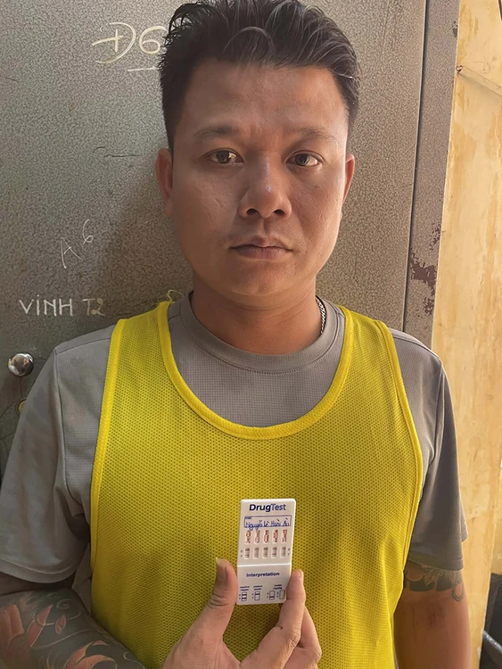 Chân dung ông trùm sới gà ‘bịp’ dùng thiết bị điều khiển từ xa ở TPHCM Chân dung ông trùm sới gà ‘bịp’ dùng thiết bị điều khiển từ xa ở TPHCM