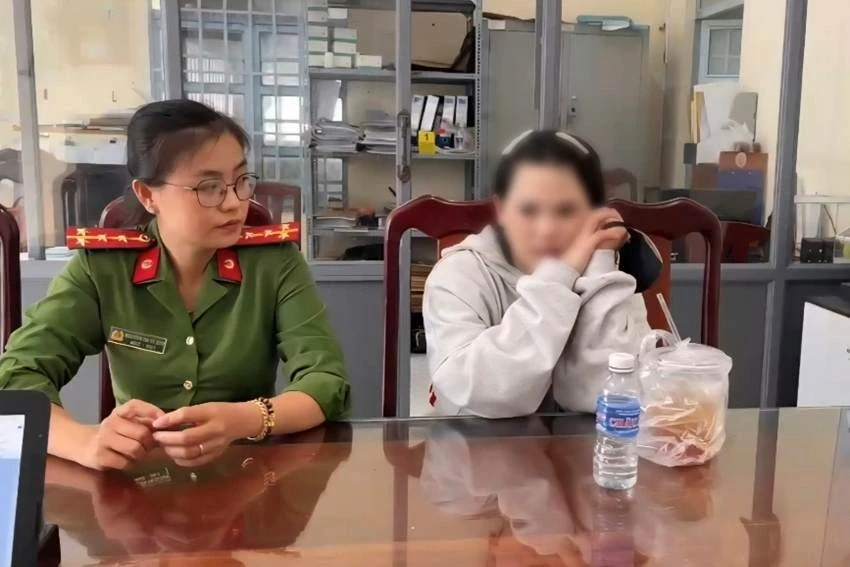 Cháu trộm két sắt chứa tiền, vàng của dì rồi đưa cho bạn quen qua mạng Cháu trộm két sắt chứa tiền, vàng của dì rồi đưa cho bạn quen qua mạng