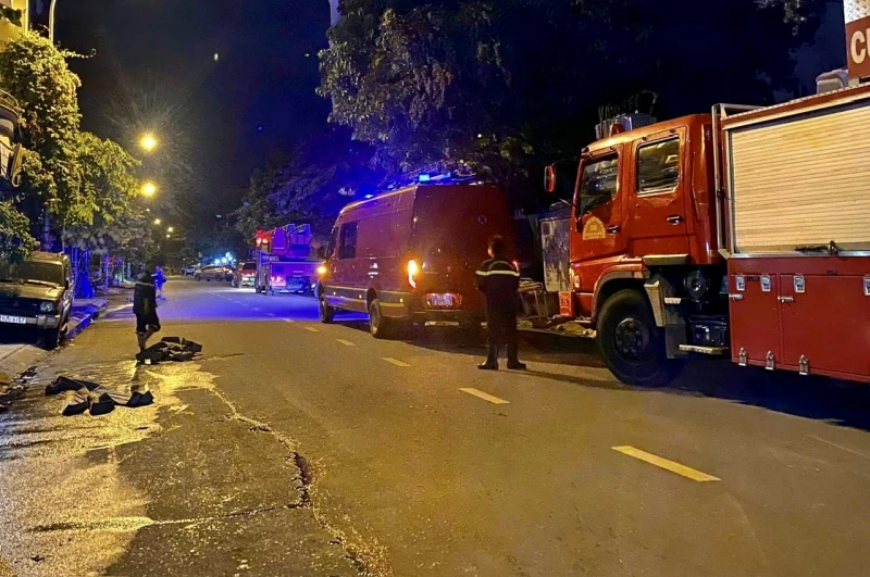 Cháy dãy nhà trọ lúc rạng sáng, 2 người chết, 5 người bị thương Cháy dãy nhà trọ lúc rạng sáng, 2 người chết, 5 người bị thương
