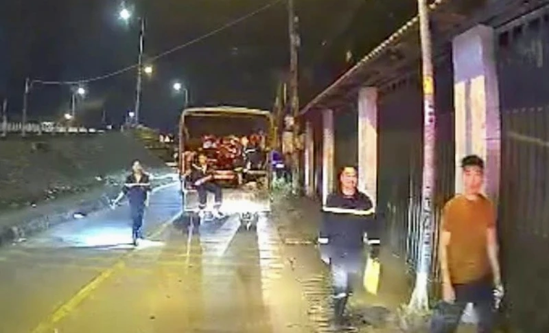 Cháy dãy nhà trọ lúc rạng sáng, 2 người chết, 5 người bị thương Cháy dãy nhà trọ lúc rạng sáng, 2 người chết, 5 người bị thương