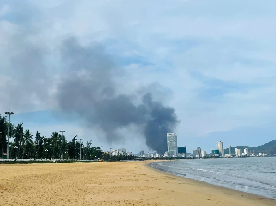 Cháy dữ dội kho xe điện, hàng loạt phương tiện bị thiêu rụi Cháy dữ dội kho xe điện, hàng loạt phương tiện bị thiêu rụi