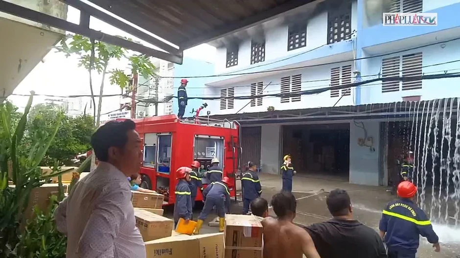 Cháy kho điện máy ở xã Xuân Thới Sơn, TP.HCM Cháy kho điện máy ở xã Xuân Thới Sơn, TP.HCM