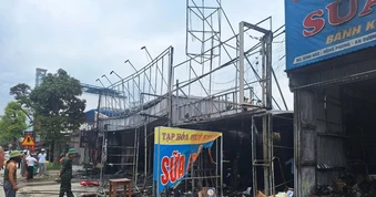 Cháy lớn nhiều cửa hàng tại Hải Phòng