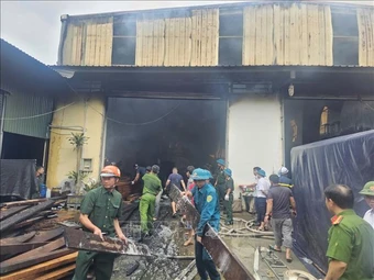 Cháy nhà xưởng tại phường Chương Mỹ, 3 người bị bỏng, 3 người chưa liên lạc được