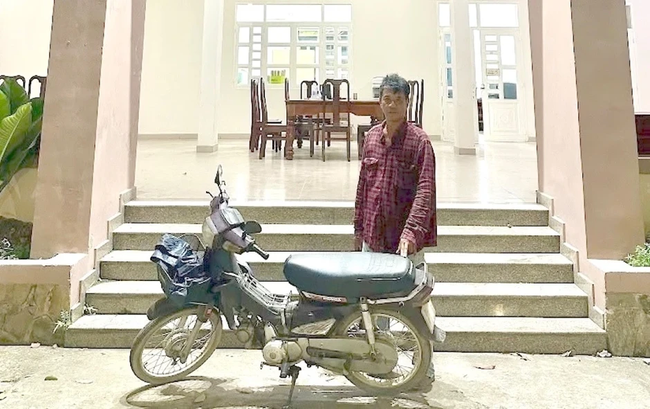Chạy xe máy ngược chiều gây tai nạn chết người rồi bỏ trốn Chạy xe máy ngược chiều gây tai nạn chết người rồi bỏ trốn