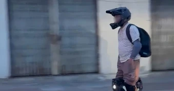 Chạy xe một bánh trên đường: Hệ quả khó lường