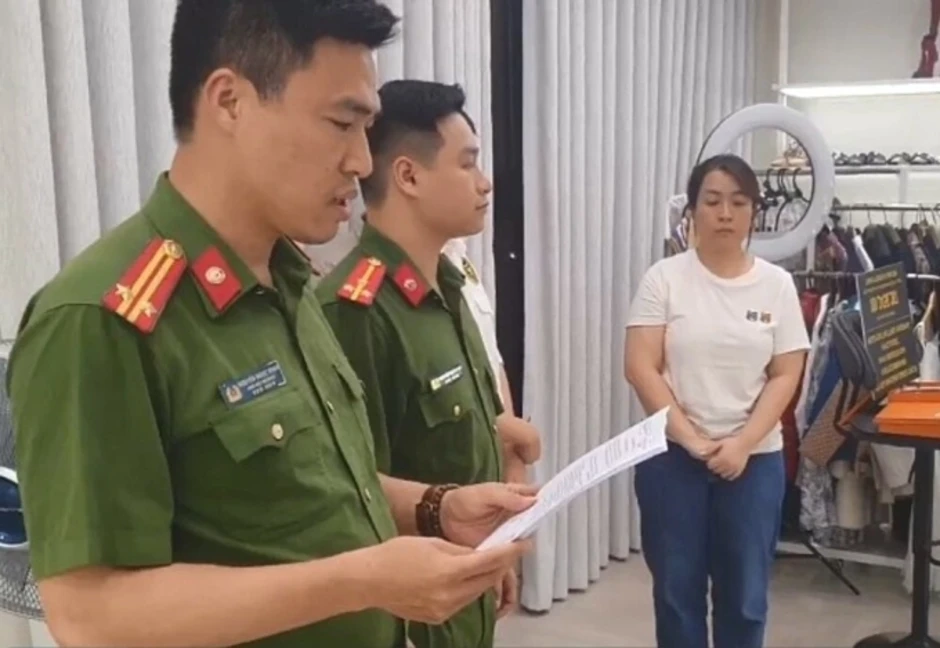 Che giấu 835 tỷ đồng bán kim cương, túi Hermes qua mạng Che giấu 835 tỷ đồng bán kim cương, túi Hermes qua mạng