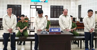 Chê nữ nhân viên rót bia lấy tiền đắt, 2 nhóm người gây náo loạn quán nhậu