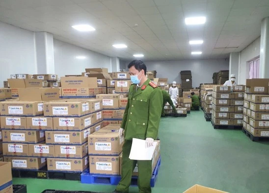 Chi Cục trưởng VSATTP Hoà Bình nhận hối lộ tiền tỷ để xét duyệt 340 bộ hồ sơ đăng ký sữa giả