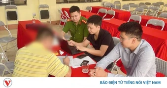 Chia sẻ bài viết “lạ”, người đàn ông bị công an mời làm việc