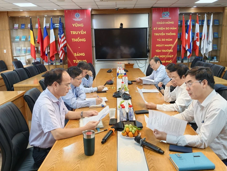 Chia sẻ của Hội đồng xét chọn Giải thưởng “Tinh hoa Pháp lý” trước giờ trao giải Chia sẻ của Hội đồng xét chọn Giải thưởng “Tinh hoa Pháp lý” trước giờ trao giải