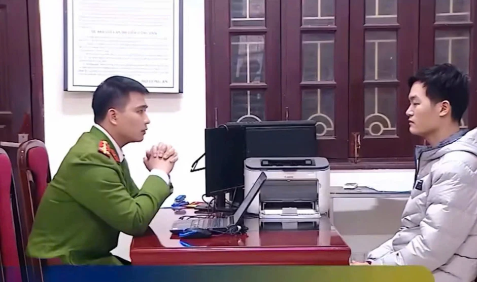 Chiến sĩ trinh sát trẻ trong cuộc truy vết 5.300 tỷ của “đế chế” Mr Pips: "Chúng tôi đi qua từ cơn mưa này đến cơn mưa khác" Chiến sĩ trinh sát trẻ trong cuộc truy vết 5.300 tỷ của “đế chế” Mr Pips: "Chúng tôi đi qua từ cơn mưa này đến cơn mưa khác"