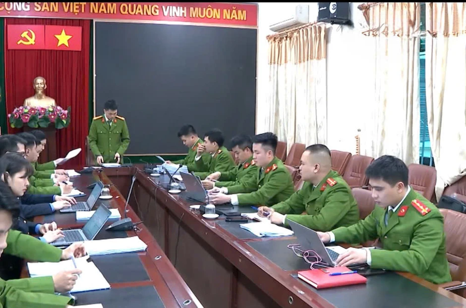 Chiến sĩ trinh sát trẻ trong cuộc truy vết 5.300 tỷ của “đế chế” Mr Pips: "Chúng tôi đi qua từ cơn mưa này đến cơn mưa khác" Chiến sĩ trinh sát trẻ trong cuộc truy vết 5.300 tỷ của “đế chế” Mr Pips: "Chúng tôi đi qua từ cơn mưa này đến cơn mưa khác"