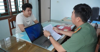 Chiêu thức 'qua mặt' sinh trắc học của nhóm lừa 23 tỉ đồng