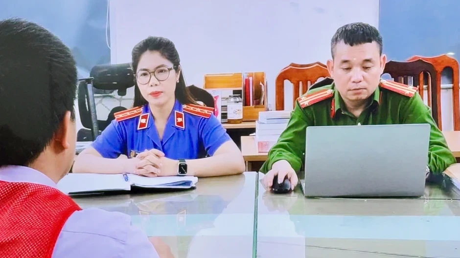 Chiêu trò của nữ chủ lò mổ và những cán bộ thú y 'nhận tiền' trong vụ 300 tấn lợn dịch bệnh Chiêu trò của nữ chủ lò mổ và những cán bộ thú y 'nhận tiền' trong vụ 300 tấn lợn dịch bệnh