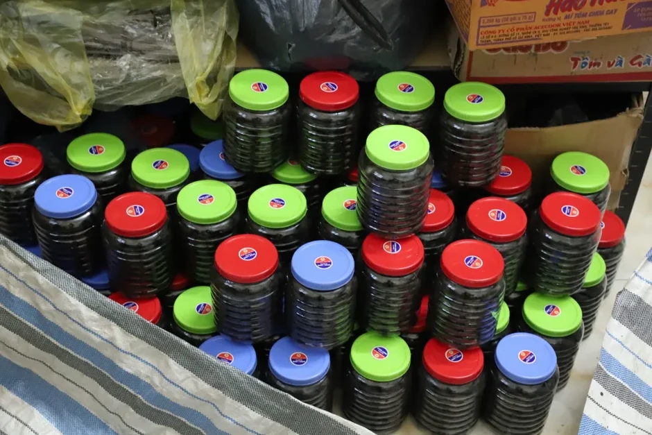Chiêu trò sản xuất thuốc giả: Trộn tân dược, gắn mác “đông y gia truyền” để bán trên mạng Chiêu trò sản xuất thuốc giả: Trộn tân dược, gắn mác “đông y gia truyền” để bán trên mạng