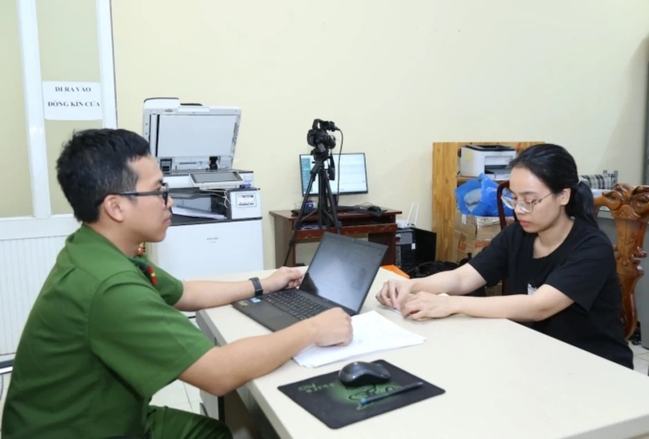 Chín người bị bắt vì lập 60 công ty 'ma' mua bán hóa đơn 6.000 tỷ đồng Chín người bị bắt vì lập 60 công ty 'ma' mua bán hóa đơn 6.000 tỷ đồng