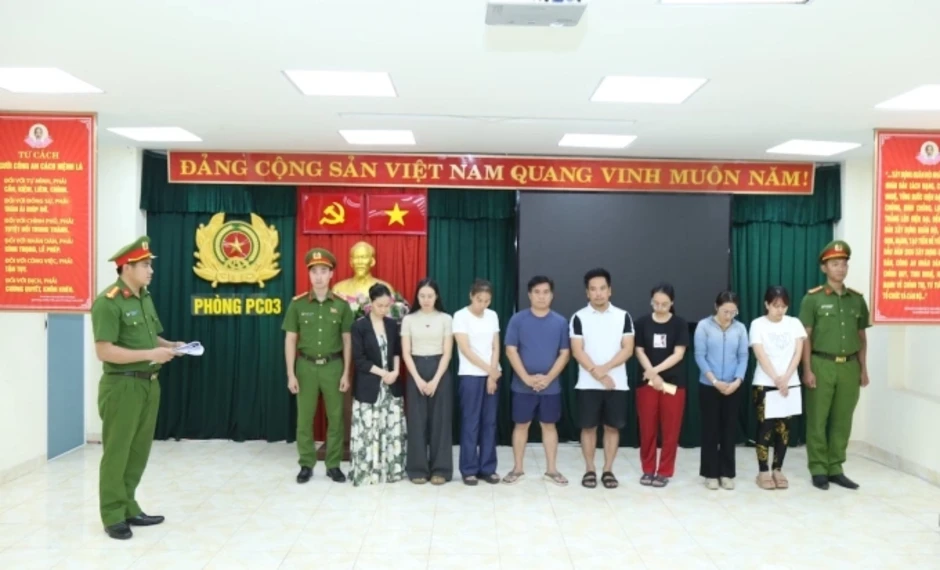 Chín người bị bắt vì lập 60 công ty 'ma' mua bán hóa đơn 6.000 tỷ đồng Chín người bị bắt vì lập 60 công ty 'ma' mua bán hóa đơn 6.000 tỷ đồng