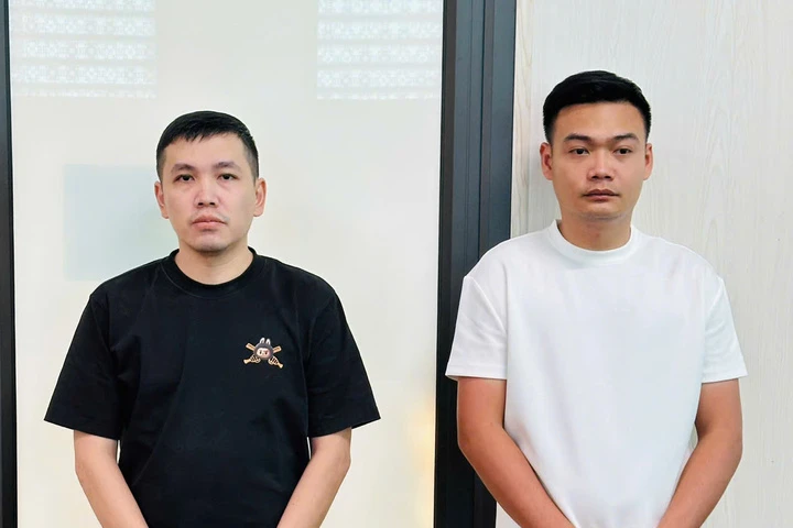 Chở bệnh nhân 16km, thu hơn 9 triệu đồng ở Thanh Hóa: Khởi tố 2 bị can Chở bệnh nhân 16km, thu hơn 9 triệu đồng ở Thanh Hóa: Khởi tố 2 bị can