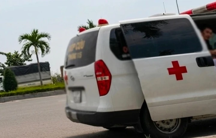 Chở bệnh nhân 16km, thu hơn 9 triệu đồng ở Thanh Hóa: Khởi tố 2 bị can Chở bệnh nhân 16km, thu hơn 9 triệu đồng ở Thanh Hóa: Khởi tố 2 bị can