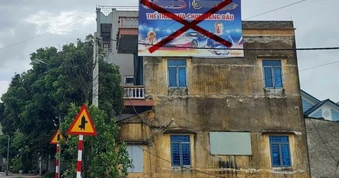 Cho treo biển World Cup 2026, người đàn ông tiếp tay cho trang cá độ