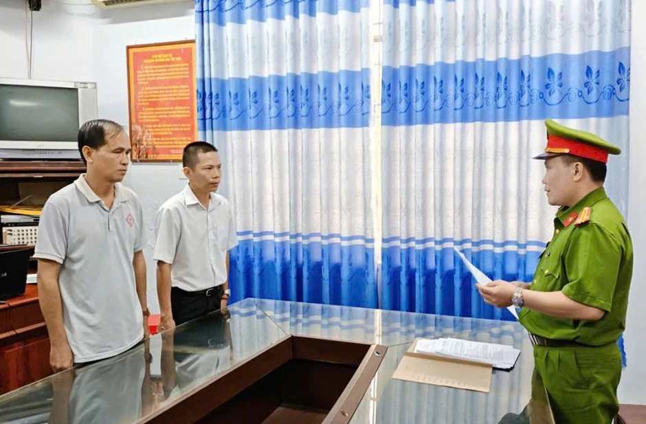 Chôn gần 48 tấn chất thải trong nhà xưởng, nhà xe của công ty Chôn gần 48 tấn chất thải trong nhà xưởng, nhà xe của công ty