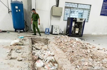 Chôn gần 48 tấn chất thải trong nhà xưởng, nhà xe của công ty