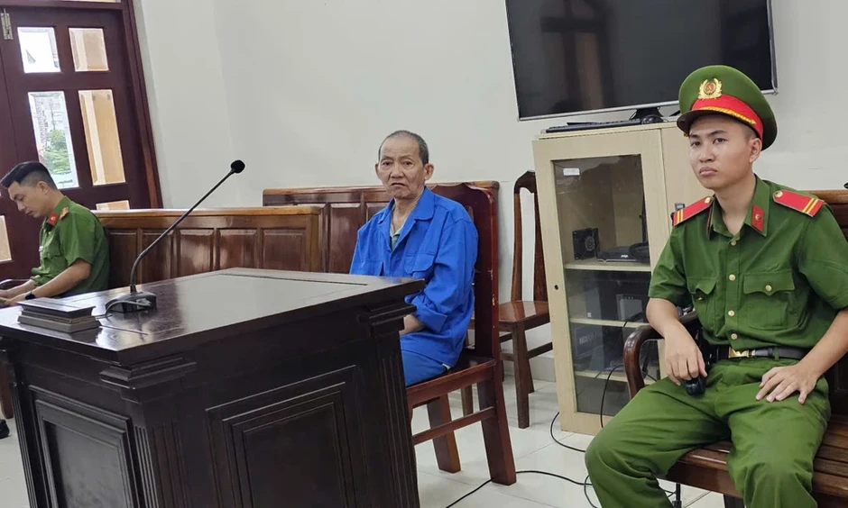 Chồng dùng kéo đâm vợ trên đường vì ghen tuông Chồng dùng kéo đâm vợ trên đường vì ghen tuông