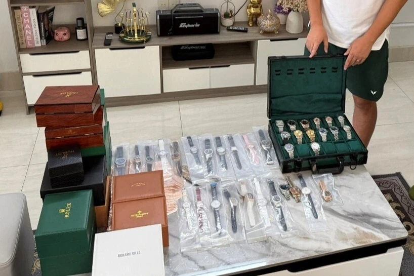 Chủ cửa hàng "Luxury" chuyên bán đồng hồ giả Hublot, Patek Philippe Chủ cửa hàng "Luxury" chuyên bán đồng hồ giả Hublot, Patek Philippe