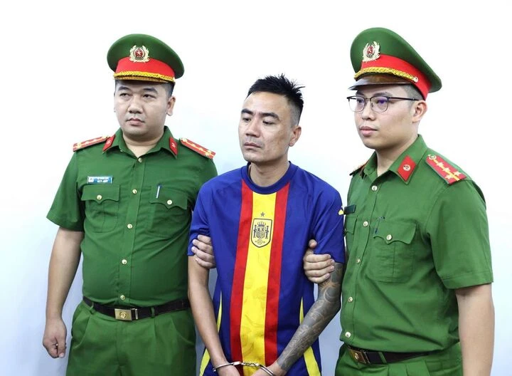 Chủ nhà hàng Cường Dê rút đơn tố giác, mong Thắng 'Ật' có cơ hội sửa sai Chủ nhà hàng Cường Dê rút đơn tố giác, mong Thắng 'Ật' có cơ hội sửa sai
