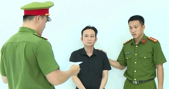 Chủ quán cà phê mạo&nbsp;danh cán bộ để lừa đảo ở TPHCM