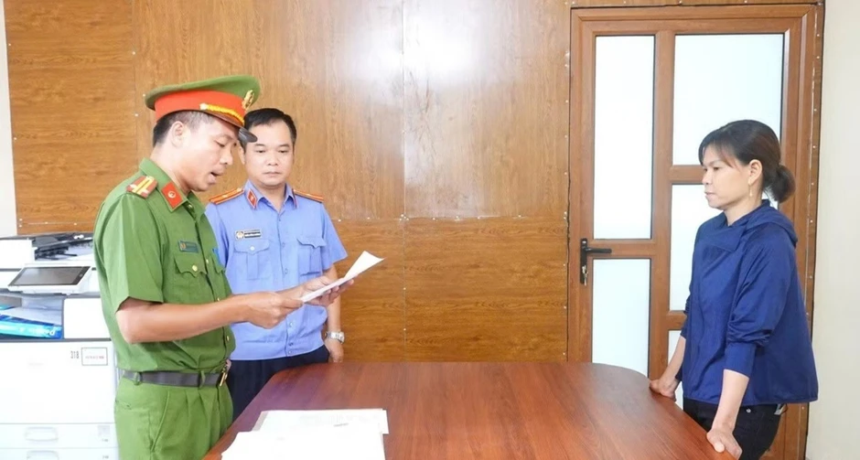 Chủ quán hải sản xịt nước cao áp chảy máu mắt người bán rau lĩnh 2 năm 6 tháng tù Chủ quán hải sản xịt nước cao áp chảy máu mắt người bán rau lĩnh 2 năm 6 tháng tù