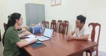 Chủ tiệm photocopy làm giả hơn 1.000 tài liệu
