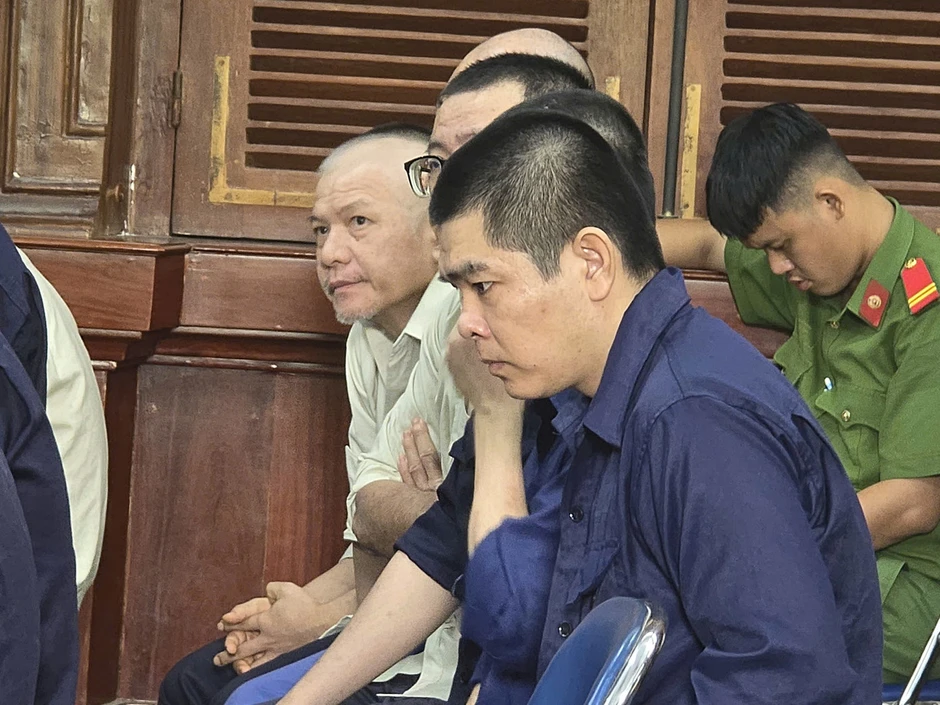 Chủ tiệm vàng ở TPHCM 'chuyển lậu' 18 triệu USD và 2 nghìn tỷ qua biên giới Chủ tiệm vàng ở TPHCM 'chuyển lậu' 18 triệu USD và 2 nghìn tỷ qua biên giới