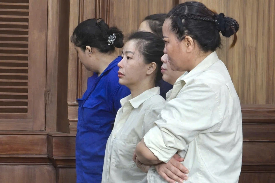 Chủ tiệm vàng ở TPHCM 'chuyển lậu' 18 triệu USD và 2 nghìn tỷ qua biên giới Chủ tiệm vàng ở TPHCM 'chuyển lậu' 18 triệu USD và 2 nghìn tỷ qua biên giới