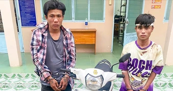 Chủ xe truy đuổi 1km bắt giữ 2 kẻ trộm xe máy bên bờ kênh