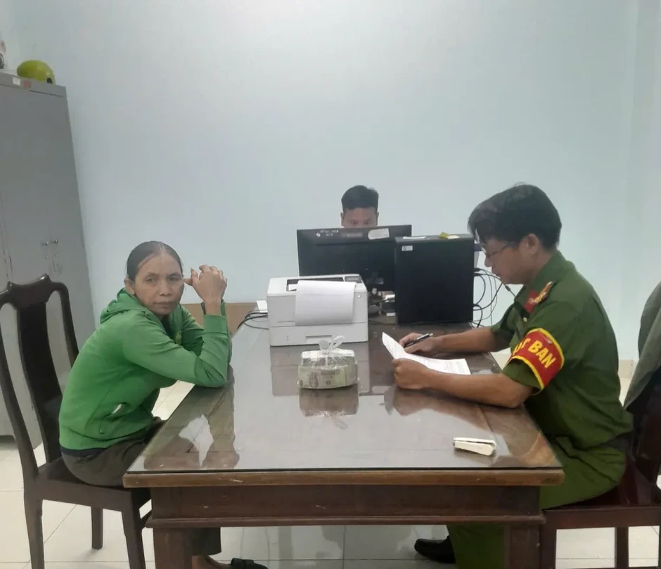 Chưa đầy 1 giờ, “nữ đạo chích” trộm 300 triệu bị bắt gọn Chưa đầy 1 giờ, “nữ đạo chích” trộm 300 triệu bị bắt gọn