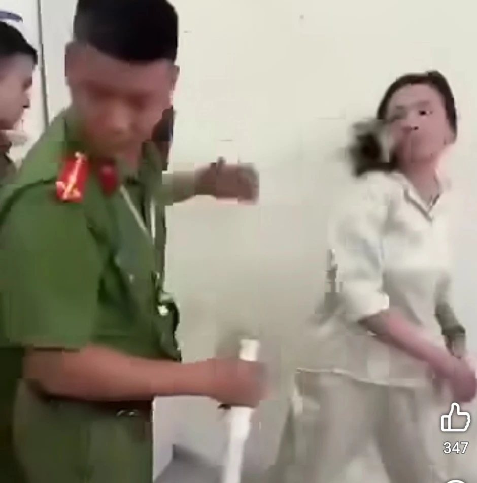 Chửi bới, hành hung chiến sĩ công an, một phụ nữ bị khởi tố Chửi bới, hành hung chiến sĩ công an, một phụ nữ bị khởi tố