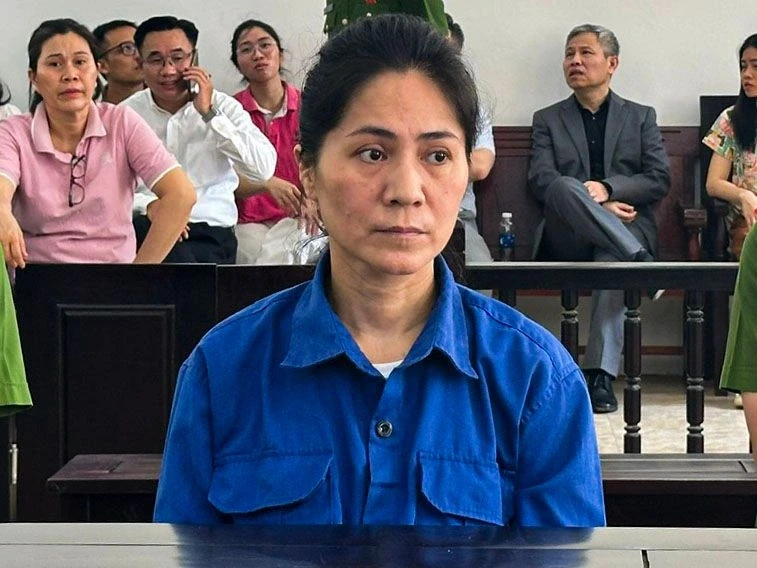 Chương trình "Về đây bốn cánh chim trời" có 704 khán giả mất tiền mua vé