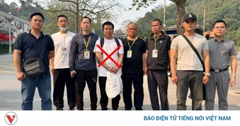 Chuyển giao đối tượng truy nã người Trung Quốc cho công an nước bạn
