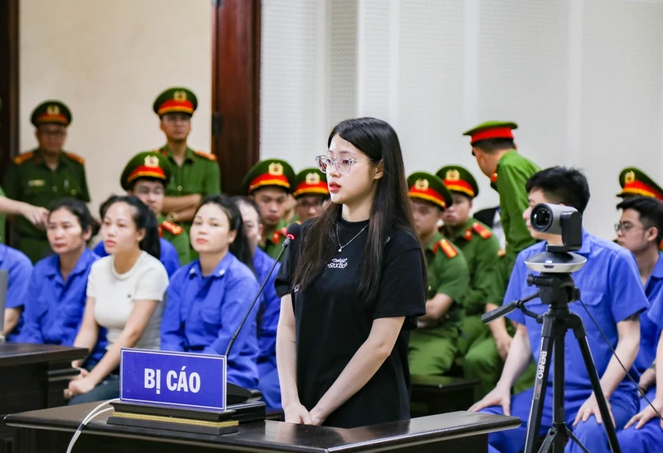 Clip: Lời khai của bạn gái bị cáo Bùi Đình Khánh tại tòa Clip: Lời khai của bạn gái bị cáo Bùi Đình Khánh tại tòa