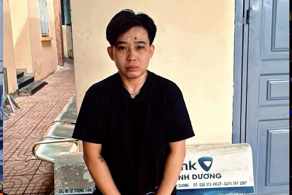 Cô gái vờ mua lắc vàng rồi cướp giật ở TPHCM Cô gái vờ mua lắc vàng rồi cướp giật ở TPHCM
