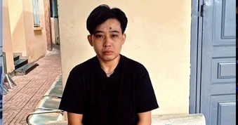 Cô gái vờ mua lắc vàng rồi cướp giật ở TPHCM