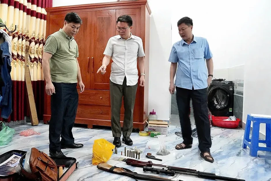 Cơ quan công an khám xét các địa điểm trong chuyên án lớn ở tỉnh Phú Thọ Cơ quan công an khám xét các địa điểm trong chuyên án lớn ở tỉnh Phú Thọ