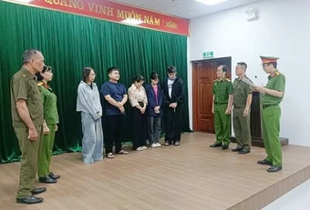 Cơ sở Spa dùng bác sỹ giả để hù dọa khách hàng nhằm bán các gói điều trị đắt tiền