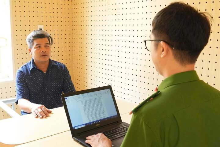 Con nói dối mang thai, bố bị bắt vì livestream vu khống bệnh viện Con nói dối mang thai, bố bị bắt vì livestream vu khống bệnh viện