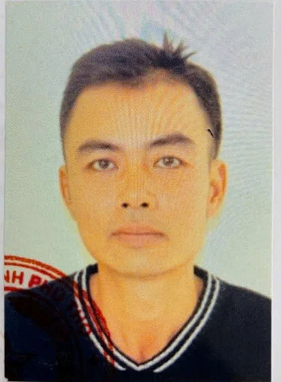 Con tiếp thu bài chậm, bố dùng dây sạc điện thoại quất thâm tím người Con tiếp thu bài chậm, bố dùng dây sạc điện thoại quất thâm tím người
