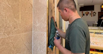Con trai chủ quán hải sản khai lý do tạt sơn tiệm vàng ở TPHCM