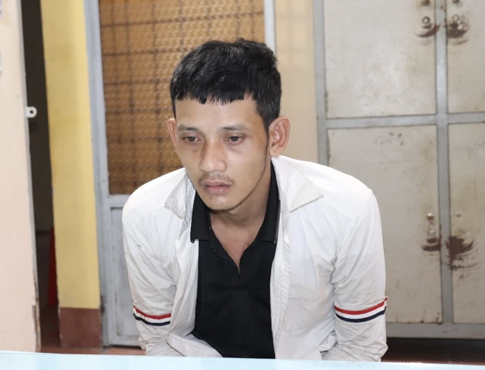 Công an bắt giữ đối tượng truy nã có biệt danh "Chích chòe" Công an bắt giữ đối tượng truy nã có biệt danh "Chích chòe"
