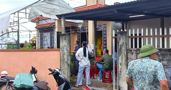Công an bắt giữ người con trai sau khi mẹ tử vong, cha bị thương ngay trong nhà